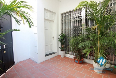 White house with 3 floor for rent in Tay Ho area 